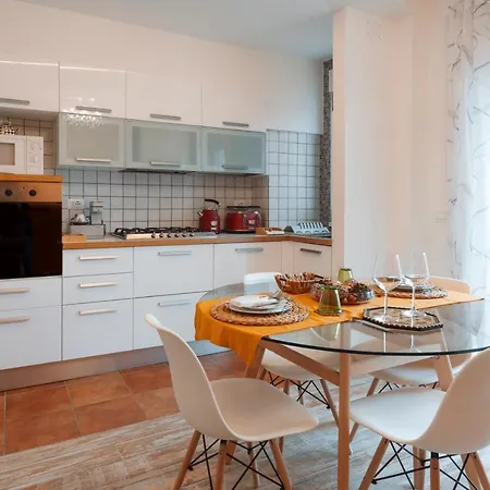 San Giusto Elegante Bilocale Con Balcone E Vista Apartment Trieste Exterior photo