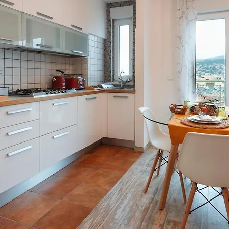 San Giusto Elegante Bilocale Con Balcone E Vista Apartment Trieste Exterior photo