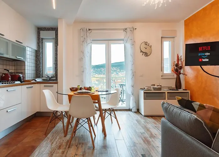 San Giusto Elegante Bilocale Con Balcone E Vista