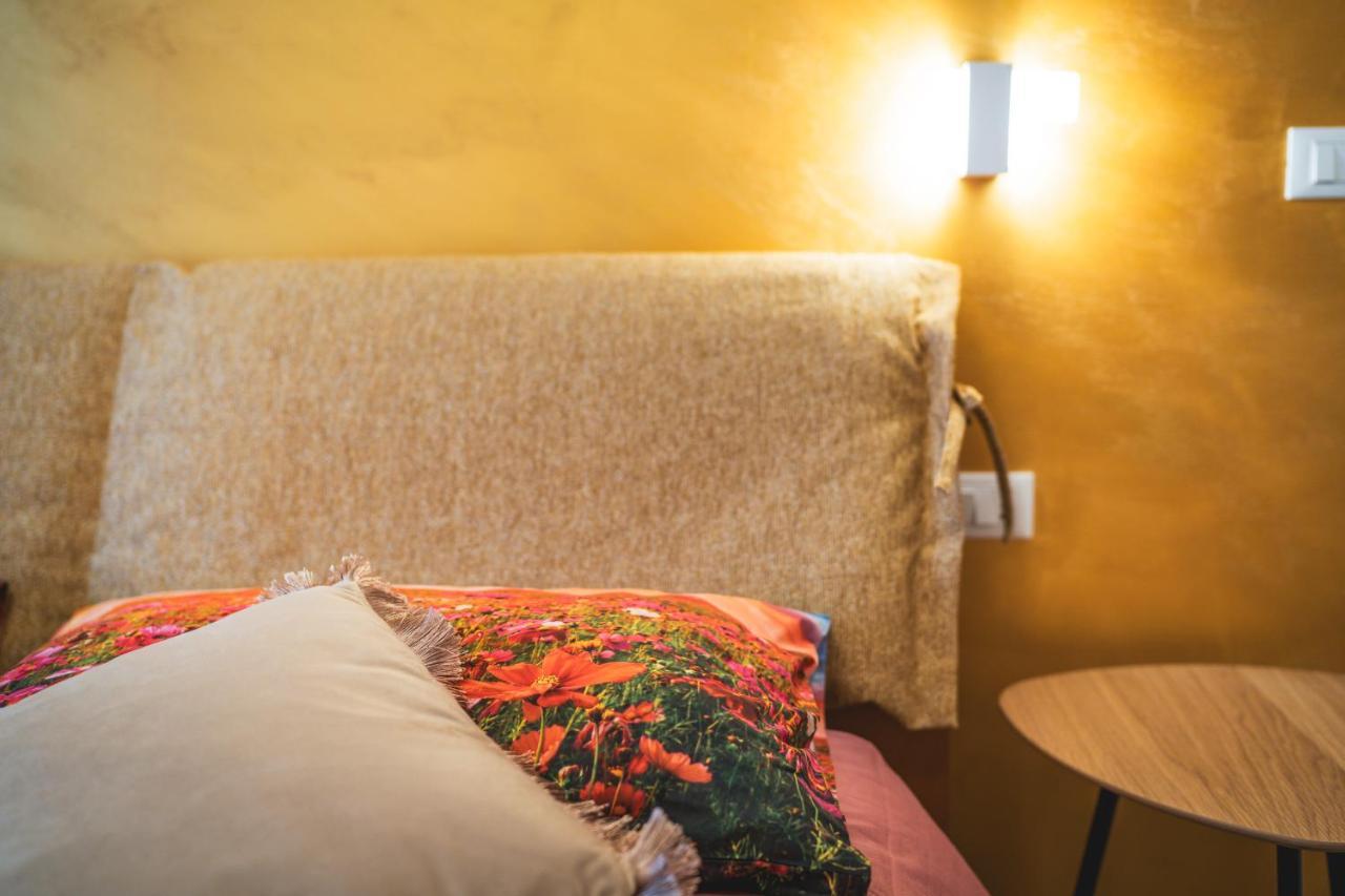 San Giusto Elegante Bilocale Con Balcone E Vista Apartment *
