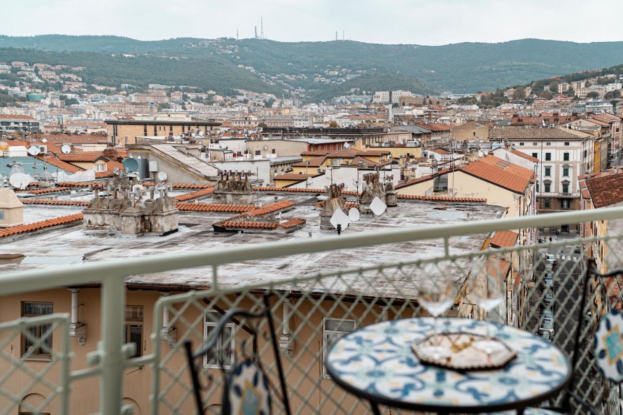 San Giusto Elegante Bilocale Con Balcone E Vista * Trieste